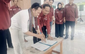 KJI Wajo Resmi Dilantik, Edy Basri: Jangan Bermusuhan dengan Pemerintah Maupun Organisasi Pers Lain