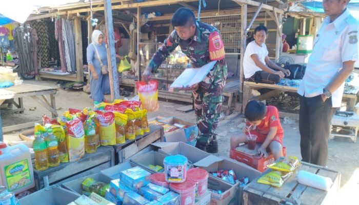 Babinsa Panca Lautang Pantau Harga Sembako di Pasar Bilokka, Pastikan Stok Aman dan Harga Tetap Stabil