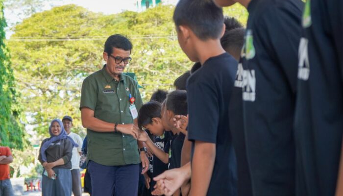 Sekda Pinrang A.Calo Kerrang lepas Tim sepak bola umur U-10 dan U-12 berlaga di piala presiden wilayah sulsel
