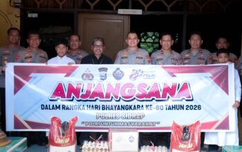 Anjangsana Hari Bhayangkara ke-80, Kapolres Sidrap Hadir Menguatkan Anggota yang Sedang Sakit