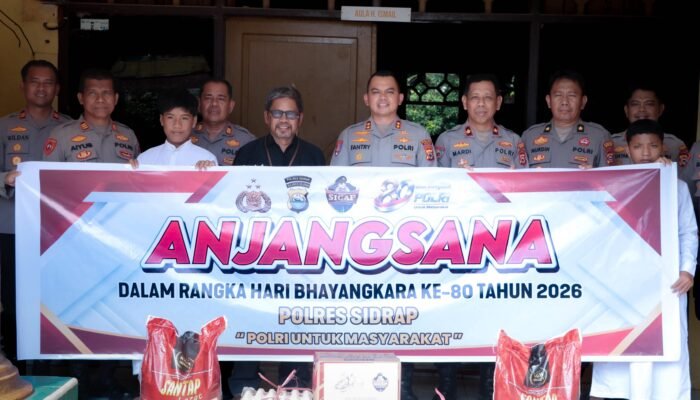 Anjangsana Hari Bhayangkara ke-80, Kapolres Sidrap Hadir Menguatkan Anggota yang Sedang Sakit