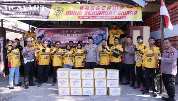 Puluhan Paket Bansos Hut Bhayangkara 80 Disalurkan, Fantry: Polres Sidrap Hadir Untuk Masyarakat