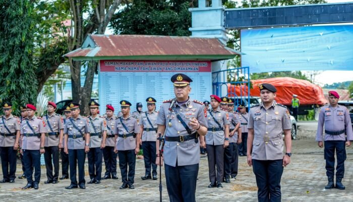 Kapolres Pinrang Pimpin Upacara dan Ziarah Tabur Bunga dalam Rangka Hari Bhayangkara ke-80