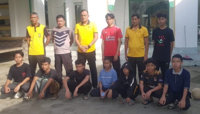Polsek Wattang Pulu gelar Bakti Religi Di mesjid Al-Mubawarah,Dalam Rangka Menyambut HUT Bhayangkara Ke-80