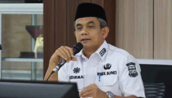 Wabup Pinrang pimpin rapat koordinasi PDRB kabupaten Pinrang di ruangan wakil Bupati Pinrang