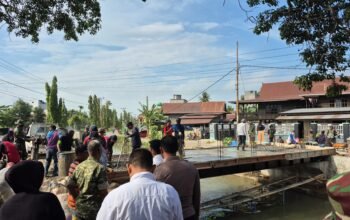 Masyarakat Kelurahan Benteng Sawitto Kecamatan paleteang kabupaten Pinrang atas pembangunan jembatan merah putih