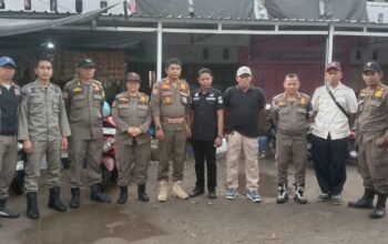 Satpol PP Bersama UPTD Pasar Sentral Pangkajene Tertibkan Pedagang Berjualan di Bahu Jalan