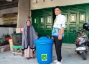 Lurah Rijang Pittu Salurkan Tempat Sampah, Dorong Kesadaran Warga Jaga Kebersihan Lingkungan