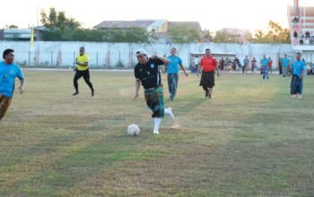Eksekutif-Legislatif Tarung Ulang Sepakbola Sarung
