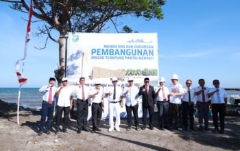 Pemancangan Tiang Tandai Dimulainya Pembangunan Masjid Terapung Pantai Merpati Bulukumba