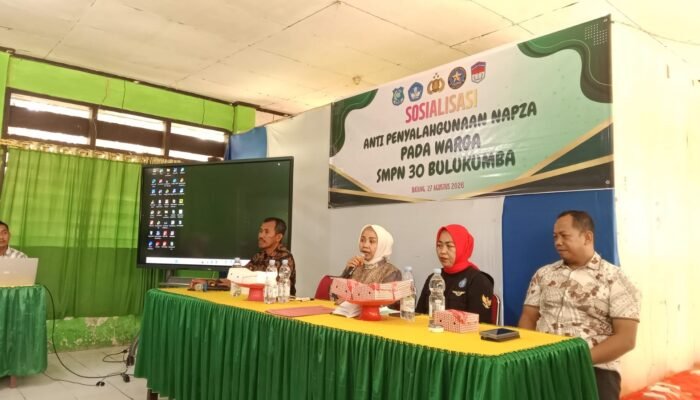 CEGAH PENYALAHGUNAAN NARKOBA SEJAK DINI, DPC GANN BULUKUMBA BERSAMA POLRES, KESBANGPOL DAN CAMAT BONTOBAHARI EDUKASI PELAJAR SMPN 30