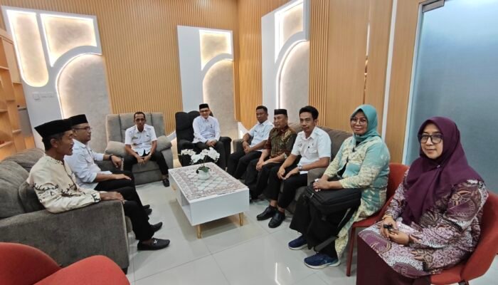 PLT.camat Lembang gerak cepat tindak lanjuti persoalan bangunan MI DDI Batulosso