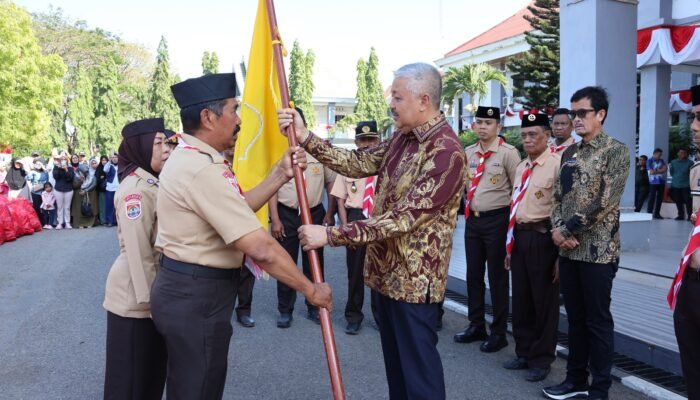 Bupati Pinrang melepas secara resmi kontingen Gerak Pramuka kabupaten Pinrang ke jambore Nasional ke XII kebumi perkemahan Cibubur