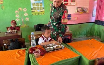 Babinsa Kodim 1420/Sidrap Terus Dampingi Program Makan Bergizi Gratis di Wilayah Kabupaten Sidrap
