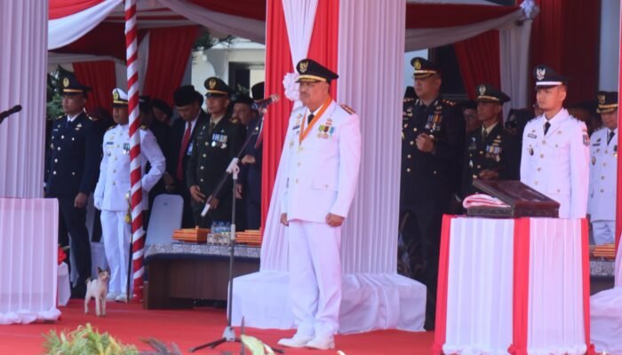 Peringatan HUT RI ke 81 Bupati Pinrang bertindak selaku Inspektur Upacara yang di berlangsung dihalaman kantor Bupati pinrang