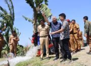 Bupati Pinrang didampangi kepala OPD mengecek fasilitas pompa air di desa padakkalawa