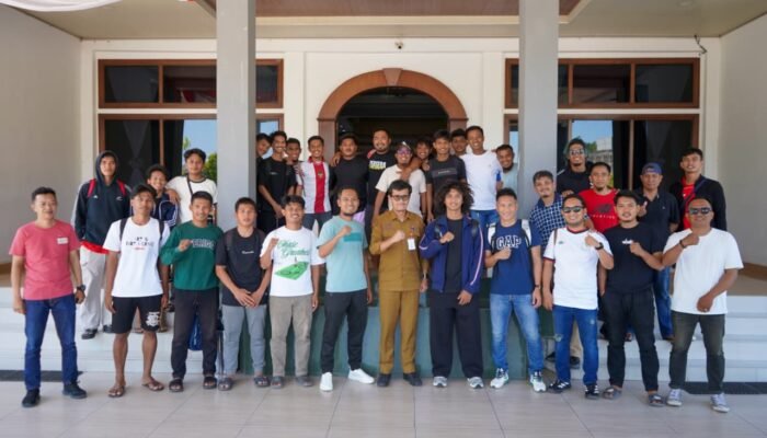 Sekretaris Daerah kabupaten Pinrang lepas kontingen sepak bola berlaga di ajang piala Gubernur