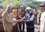 Perkuat perekonomian masyarakat desa dan kelurahan Pemkab Pinrang salurkan kendaraan operasional kopdes merah putih
