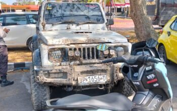 Tabrak Jeep Parkir, Pengemudi Minibus Diduga Miras, Perbaikan Kendaraan Korban Tak Kunjung Selesai