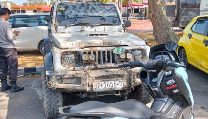 Tabrak Jeep Parkir, Pengemudi Minibus Diduga Miras, Perbaikan Kendaraan Korban Tak Kunjung Selesai