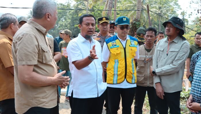 Jaga keberlangsungan sektor pertanian gubernur Sulsel didampingi Bupati Pinrang meninjau langsung pompanisasi di sungai saddang