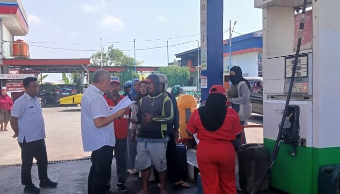 Mengurangi kepadatan kendaraan di area SPBU ,Pemkab Pinrang mulai terapkan pola berdasarkan nompol