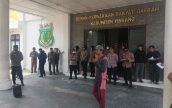 Personel Polres Pinrang Laksanakan Pengamanan Aksi Unjuk Rasa SPI