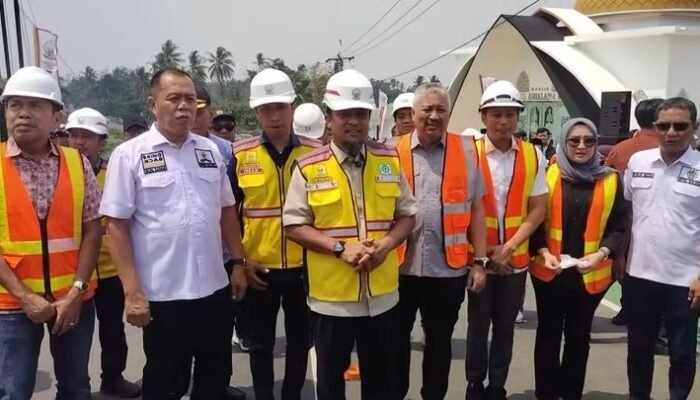 Gubernur Sulsel Didampingi Bupati Pinrang Resmikan Ruas Jalan Paleteang – Enrekang