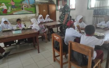 Dukung Program Pemerintah, Babinsa Jajaran Kodim 1420/Sidrap Dampingi Makan Bergizi Gratis