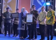 Sekretaris Daerah kabupaten Pinrang A.Calo Kerrang mewakil bupati Pinrang terima penghargaan pada HUT koperasi ke-79 di Luwu timur
