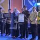 Sekretaris Daerah kabupaten Pinrang A.Calo Kerrang mewakil bupati Pinrang terima penghargaan pada HUT koperasi ke-79 di Luwu timur