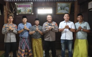Jalin Silaturahmi,Kapolres Sidrap AKBP indra waspada Yuda Merangkul Tokoh Hindu Towani Tolotang