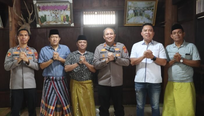 Jalin Silaturahmi,Kapolres Sidrap AKBP indra waspada Yuda Merangkul Tokoh Hindu Towani Tolotang