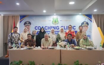 Bupati Pinrang menutup Coaching Clinic PROBIS dan SOP tahap I dan II di Royal Bay Hotel Makassar