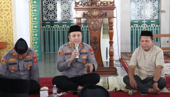 Dekatkan Diri ke Warga, Kapolres Sidrap Gelar Jumat Keliling di Masjid Agung