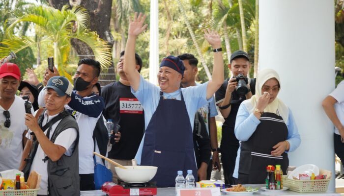 Bupati Pinrang bersama ketua TP PKK kabupaten Pinrang kegiatan rangkaian HUT provinsi Sulsel ke 357