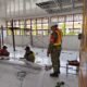 Babinsa Desa Kanie Dampingi Pelaksanaan Revitalisasi SMKN 5 Sidrap