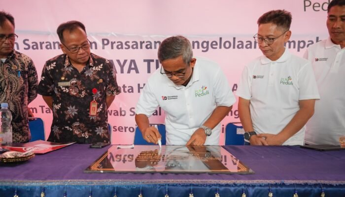Wabup Pinrang resmikan TJSL PLN peduli melalui TPS3R