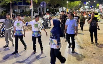 Jelang Penilaian Adipura, Kepala Pasar sentral pangkajene Dampingi Bupati H.Syaharuddin Alrif Turun langsung Pantau Kebersihan Terminal dan Pasar